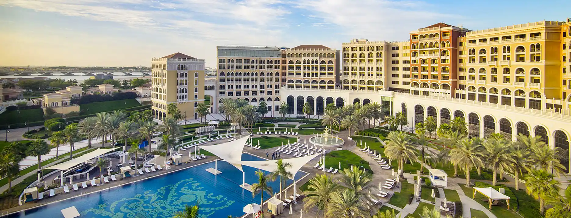 The Ritz Carlton Abu Dhabi, Grand Canal