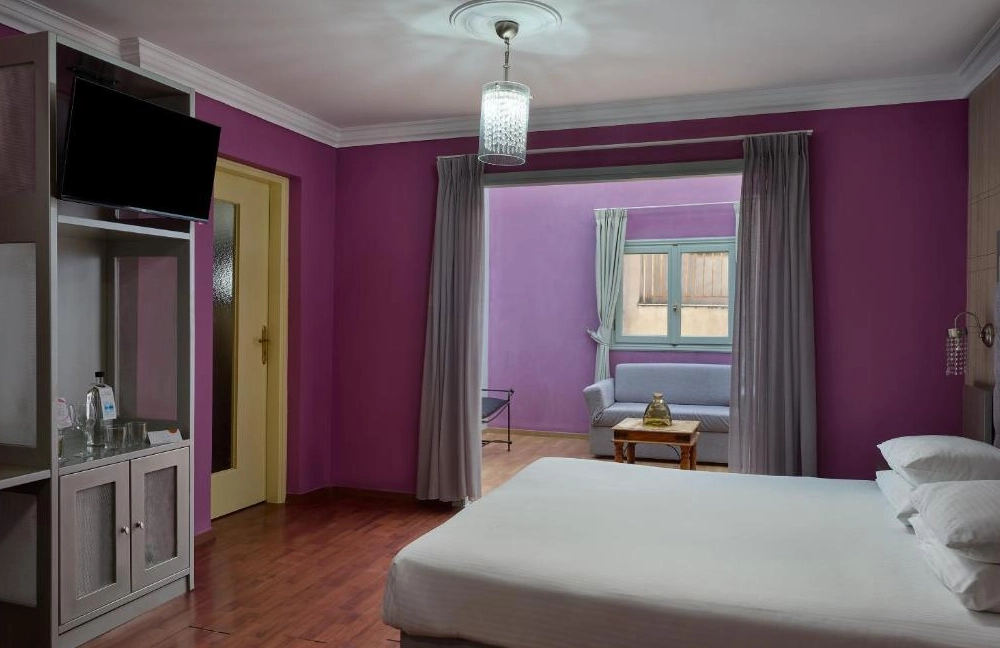 Delphi Art Hotel