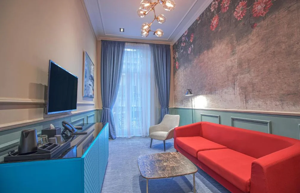 Heritage Hotel & Suites
