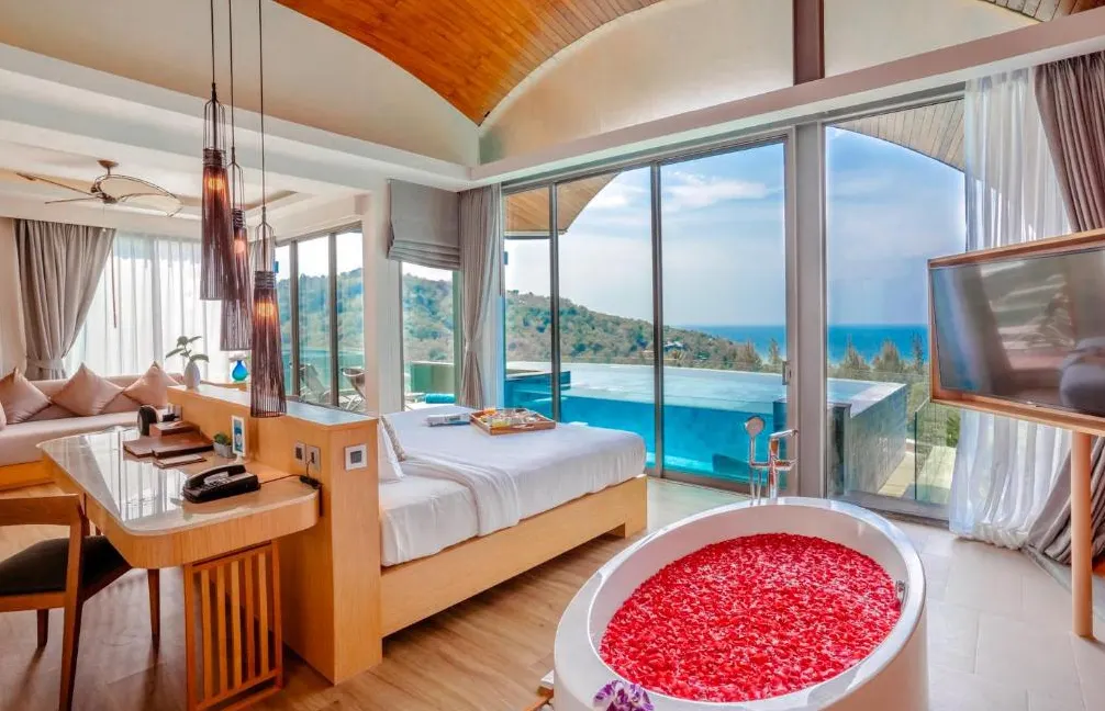 Crest Resort & Pool Villa