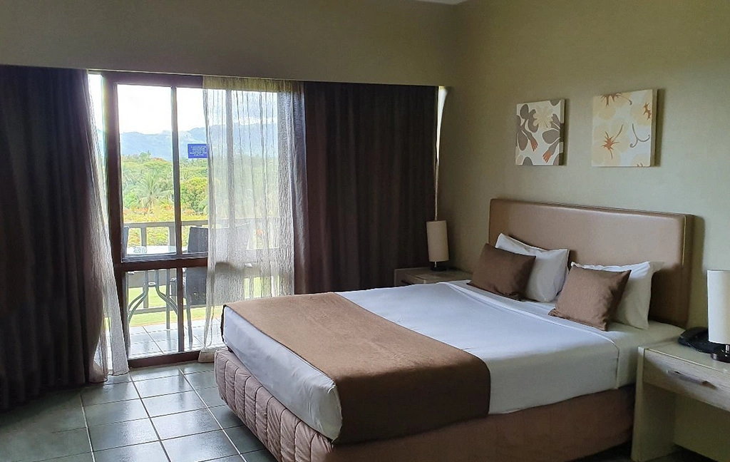 BULA Fiji: PARADISE AWAITS